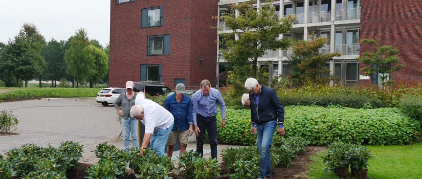 burendag_2021_aanplant_rondom_afvalcontainer