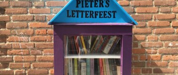 Minibieb steeds populairder - pietersteinstraat_-_Copy_(2)