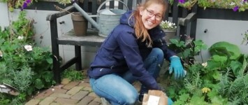 Adrienne maakt samen met buurtgenoten Kamperpoort groener 